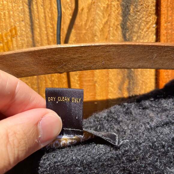 Vintage Classiques Entier V Neck Wool Sweater - Picture 3 of 6